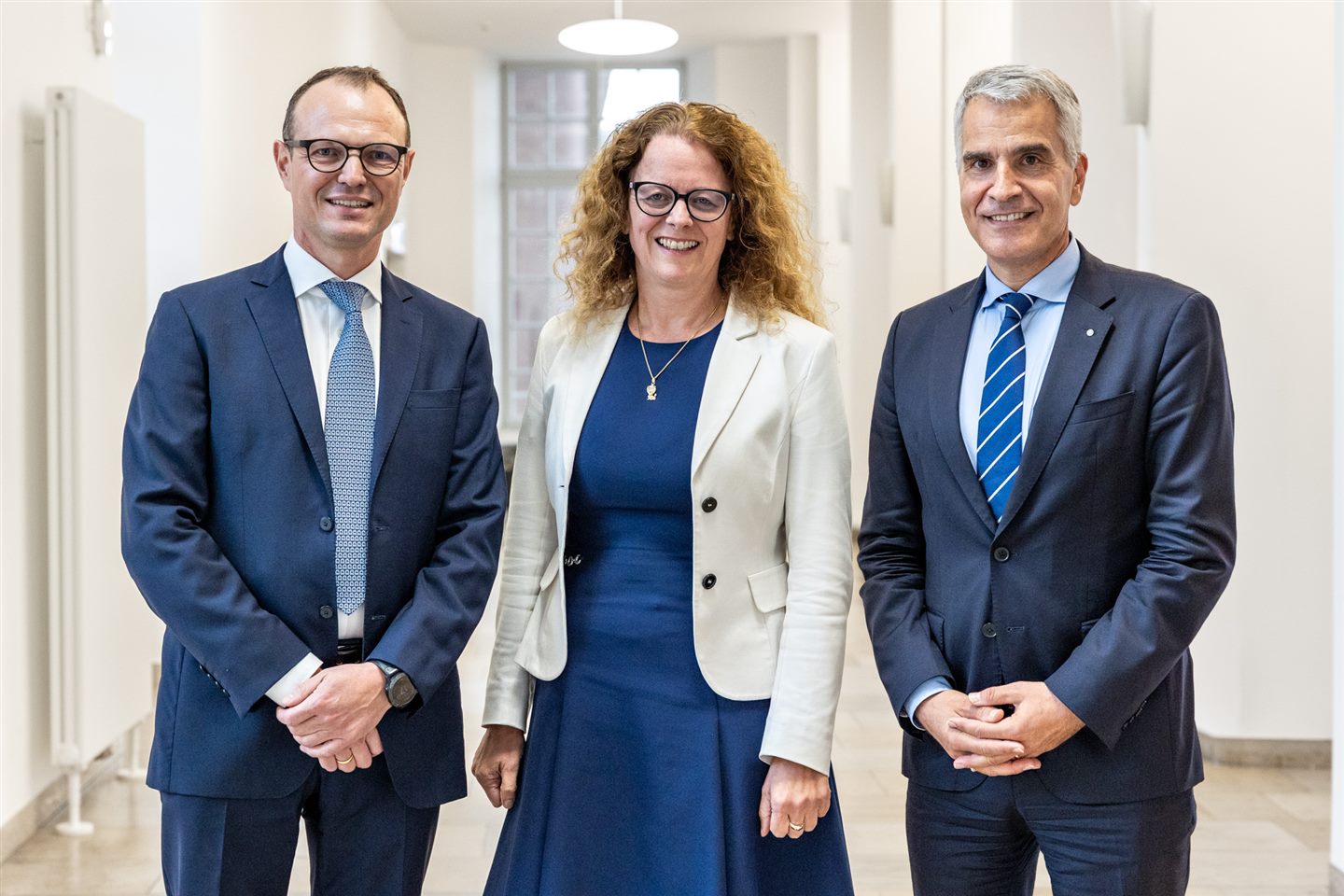 Gruppenfoto mit Isabel Schnabel anl?sslich des Vortrags in Mannheim.